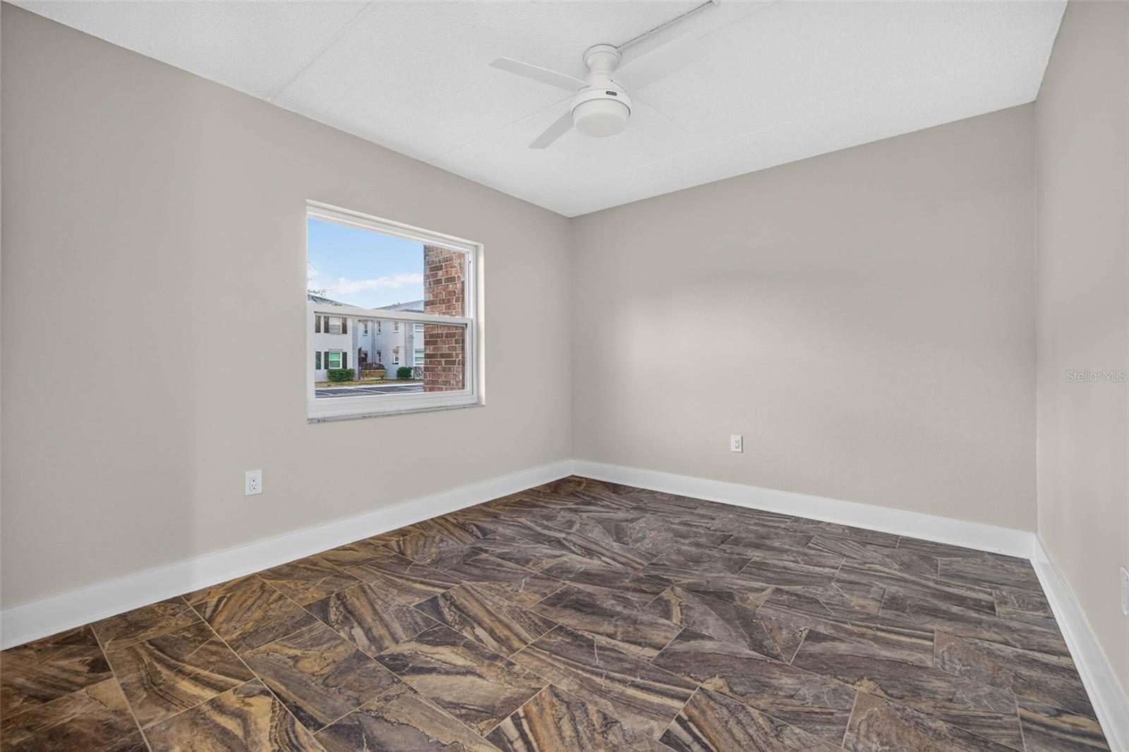 1190 Rue Des Chateaux Unit 1a, St Petersburg, FL 33707