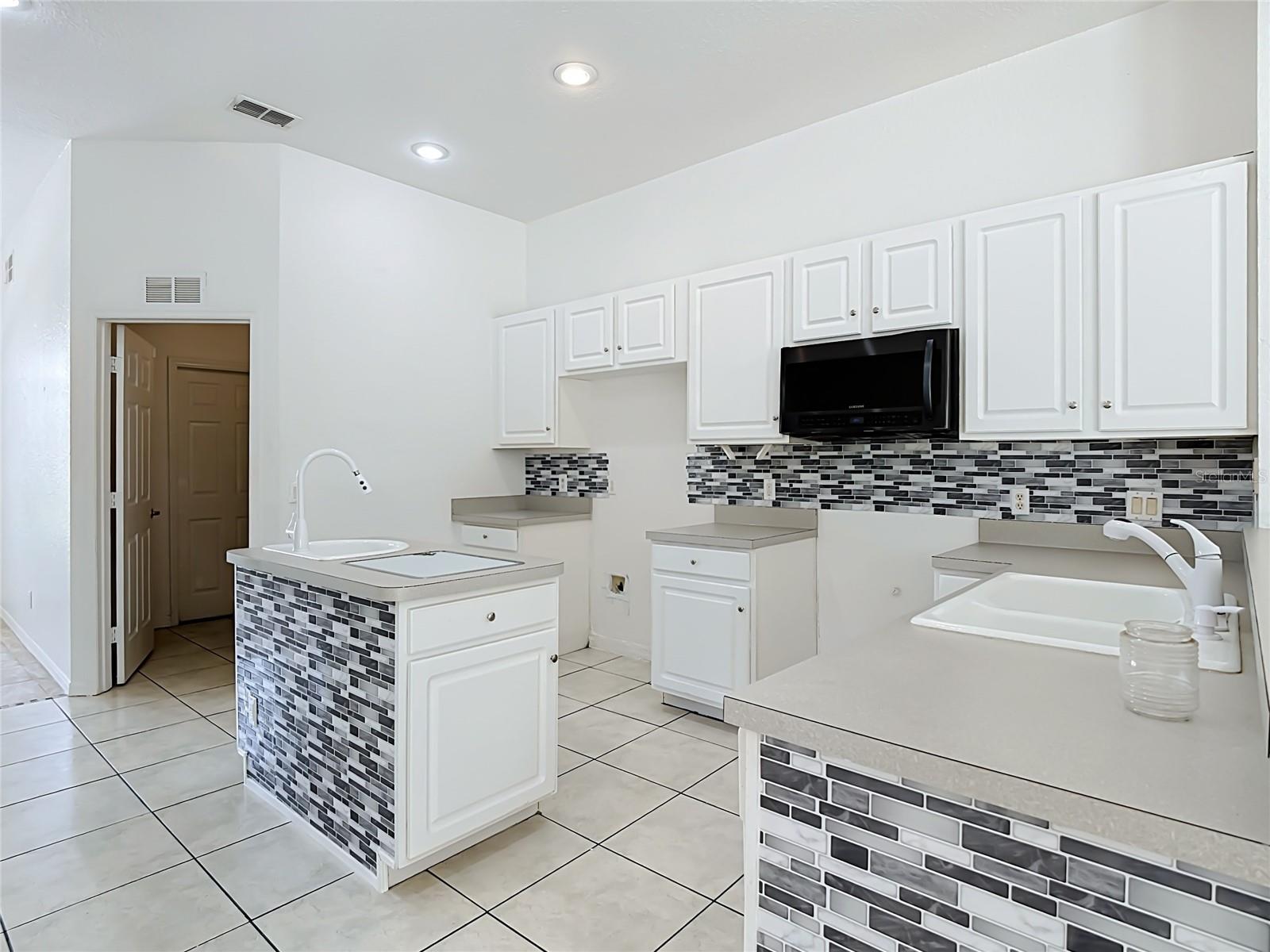 957 Via Bianca, Davenport, FL 33896