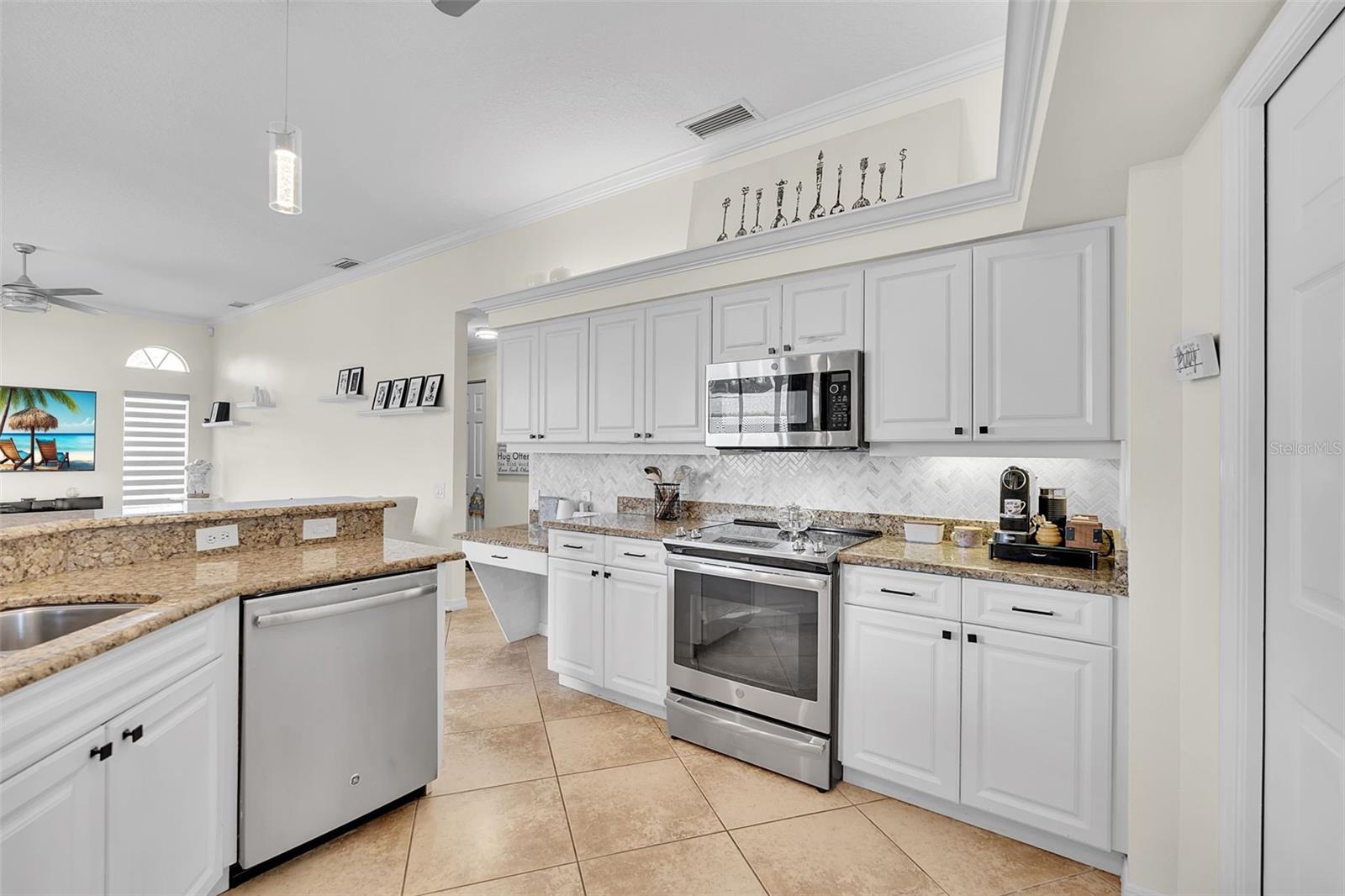 6817 Corral, Sarasota, FL 34243