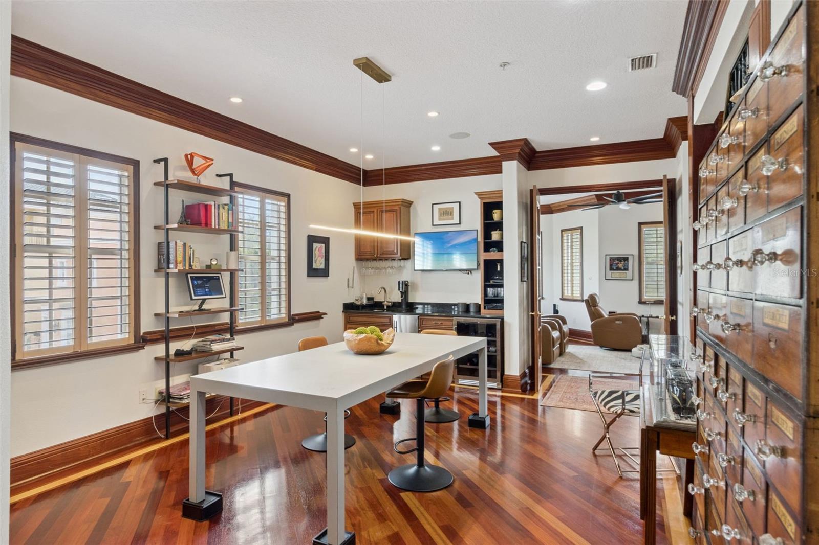 2402 Victoria Gardens, Tampa, FL 33609