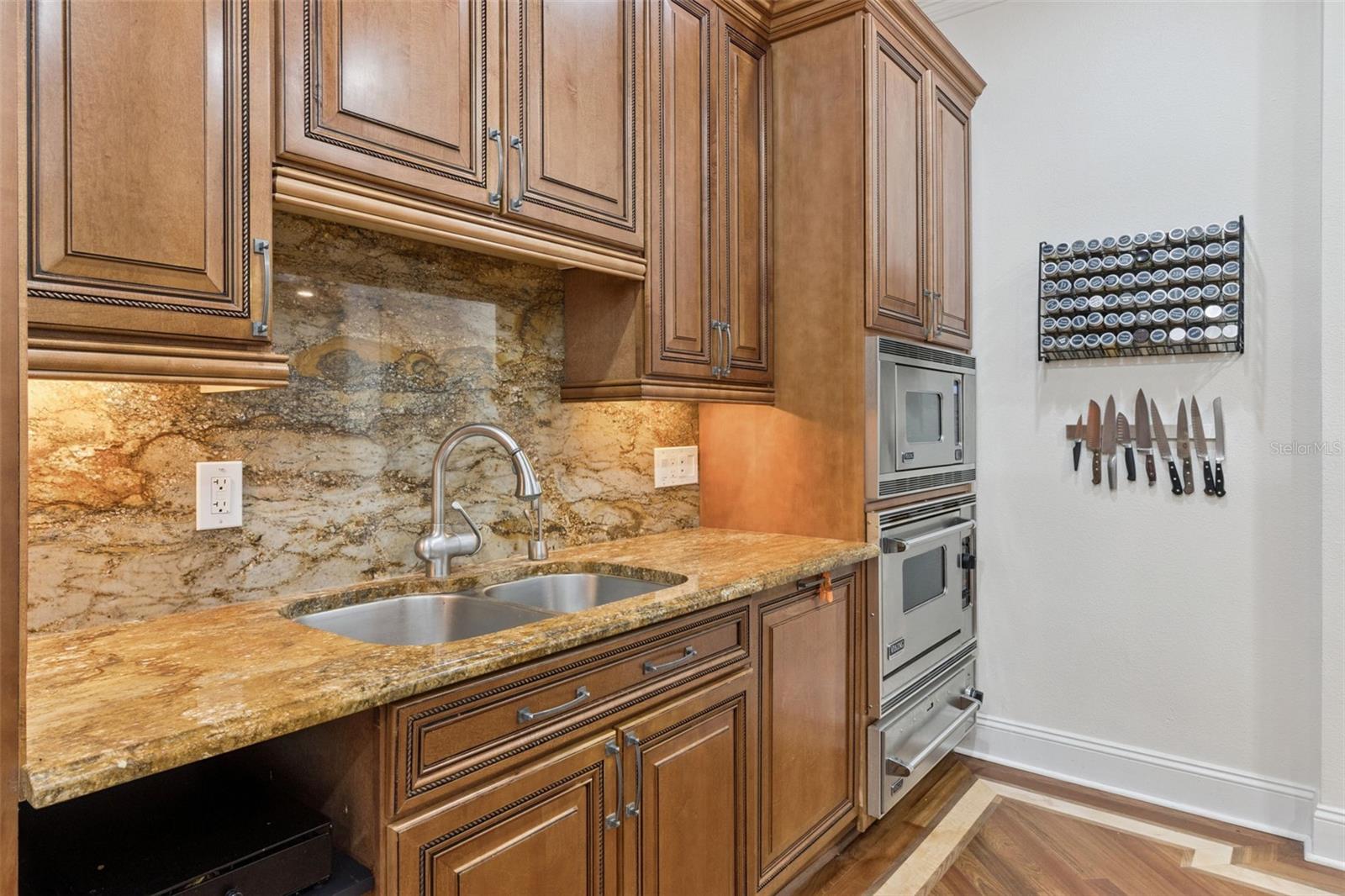 2402 Victoria Gardens, Tampa, FL 33609