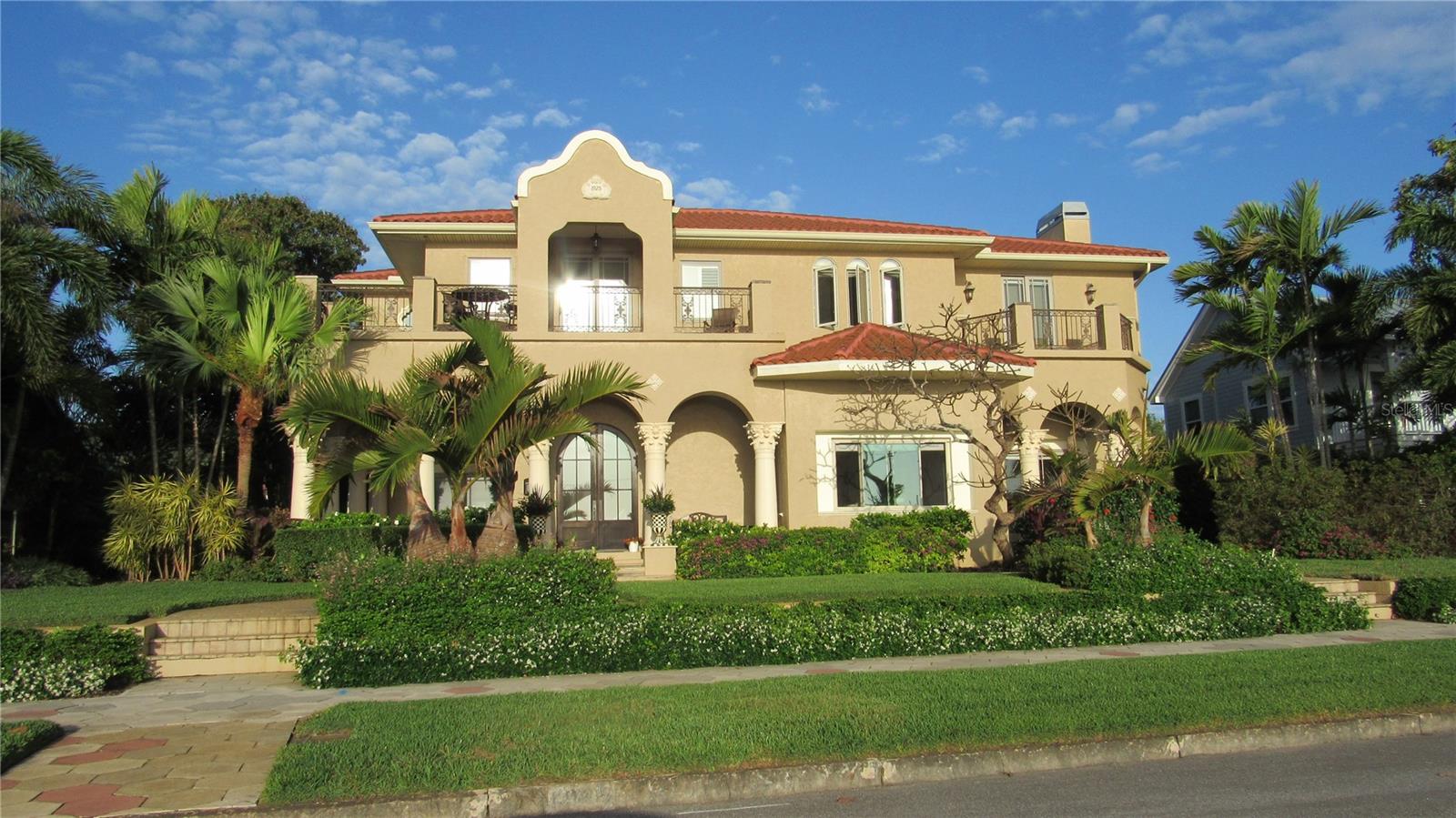 1817 Beach, St Petersburg, FL 33705