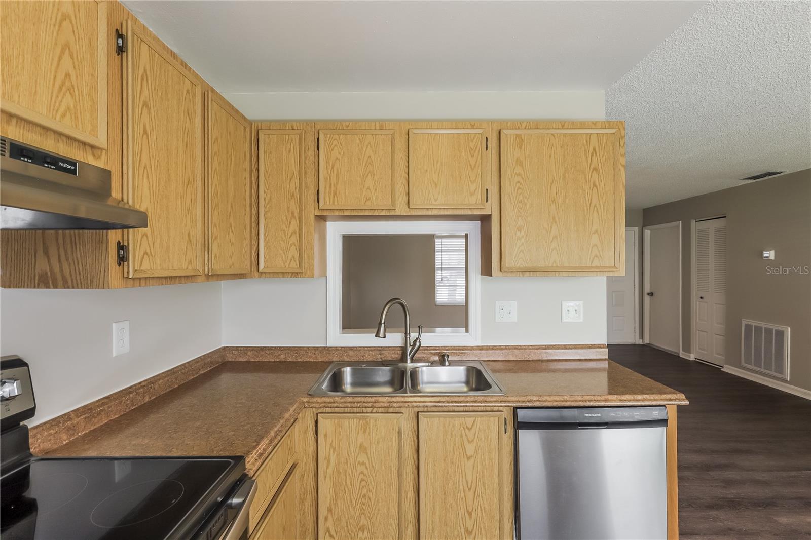 1002 Pinehaven, Brandon, FL 33511