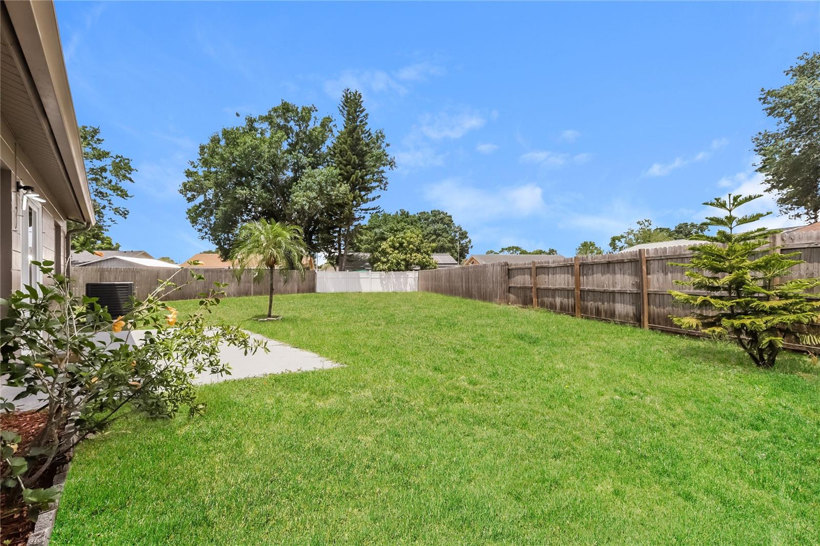 1002 Pinehaven, Brandon, FL 33511