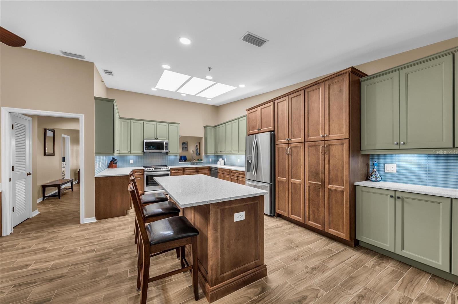 2350 Harbour Oaks, Longboat Key, FL 34228