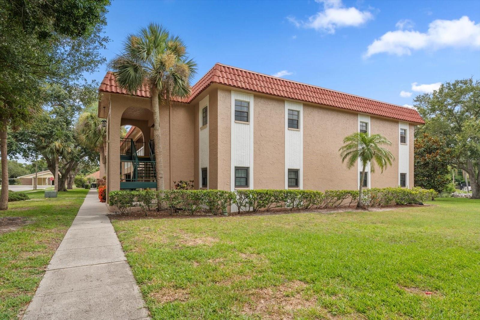 1750 Belleair Forest Unit B8, Belleair, FL 33756