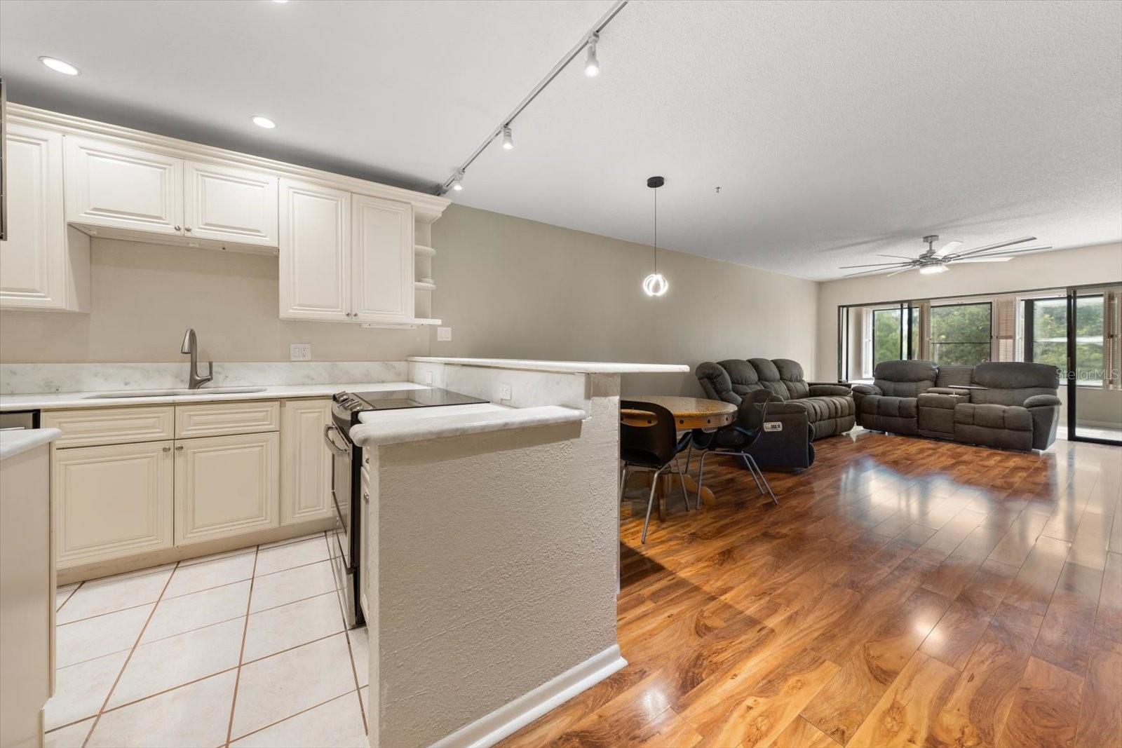 1750 Belleair Forest Unit B8, Belleair, FL 33756