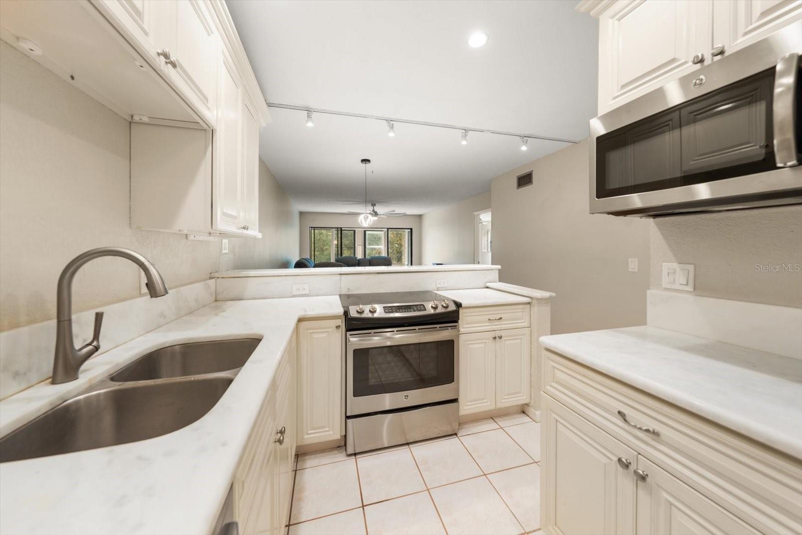 1750 Belleair Forest Unit B8, Belleair, FL 33756