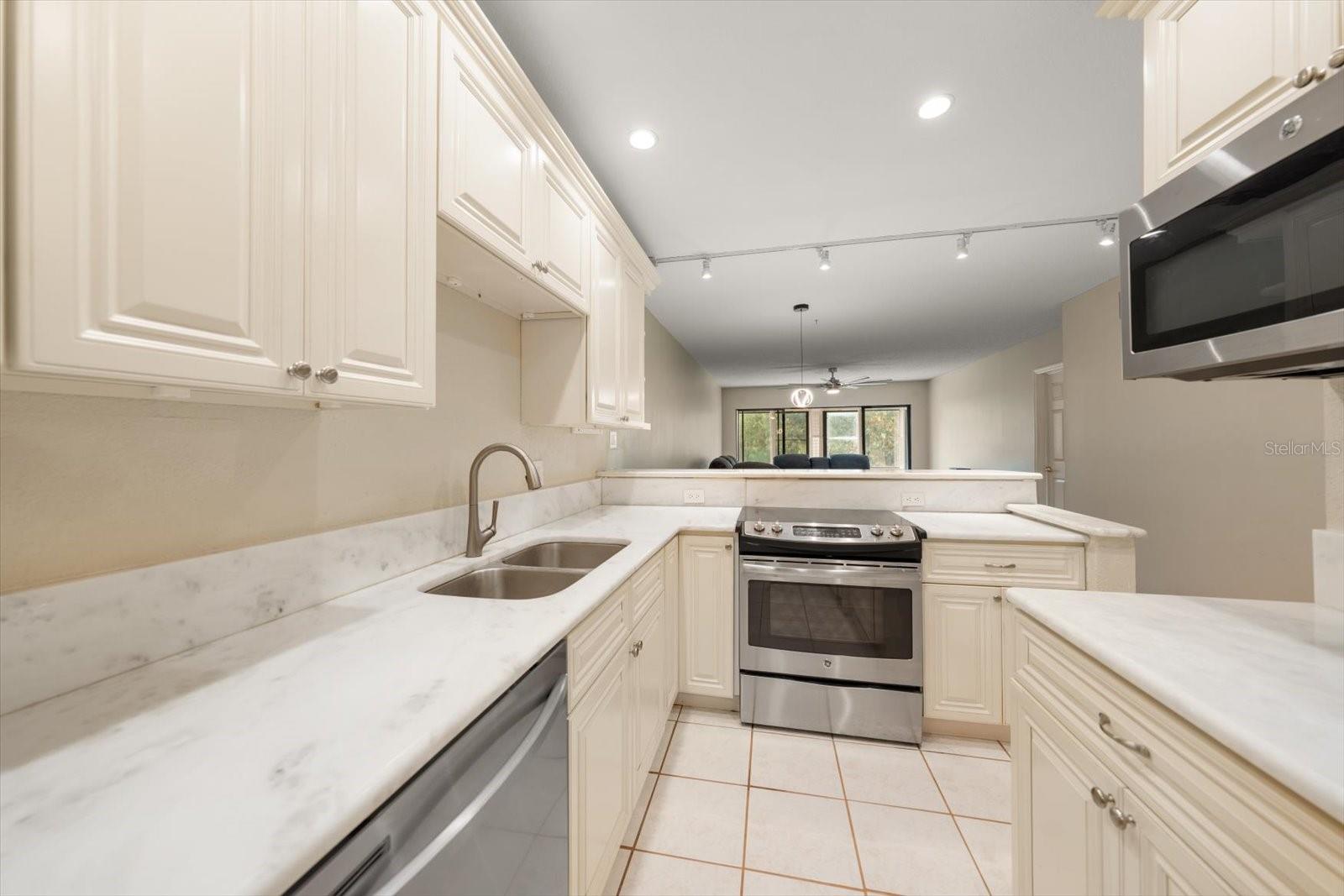 1750 Belleair Forest Unit B8, Belleair, FL 33756