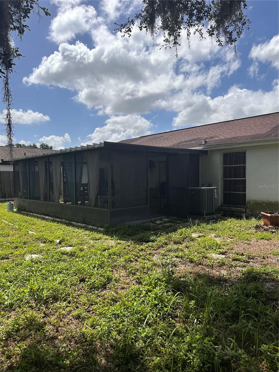 8848 Oak, Tampa, FL 33615