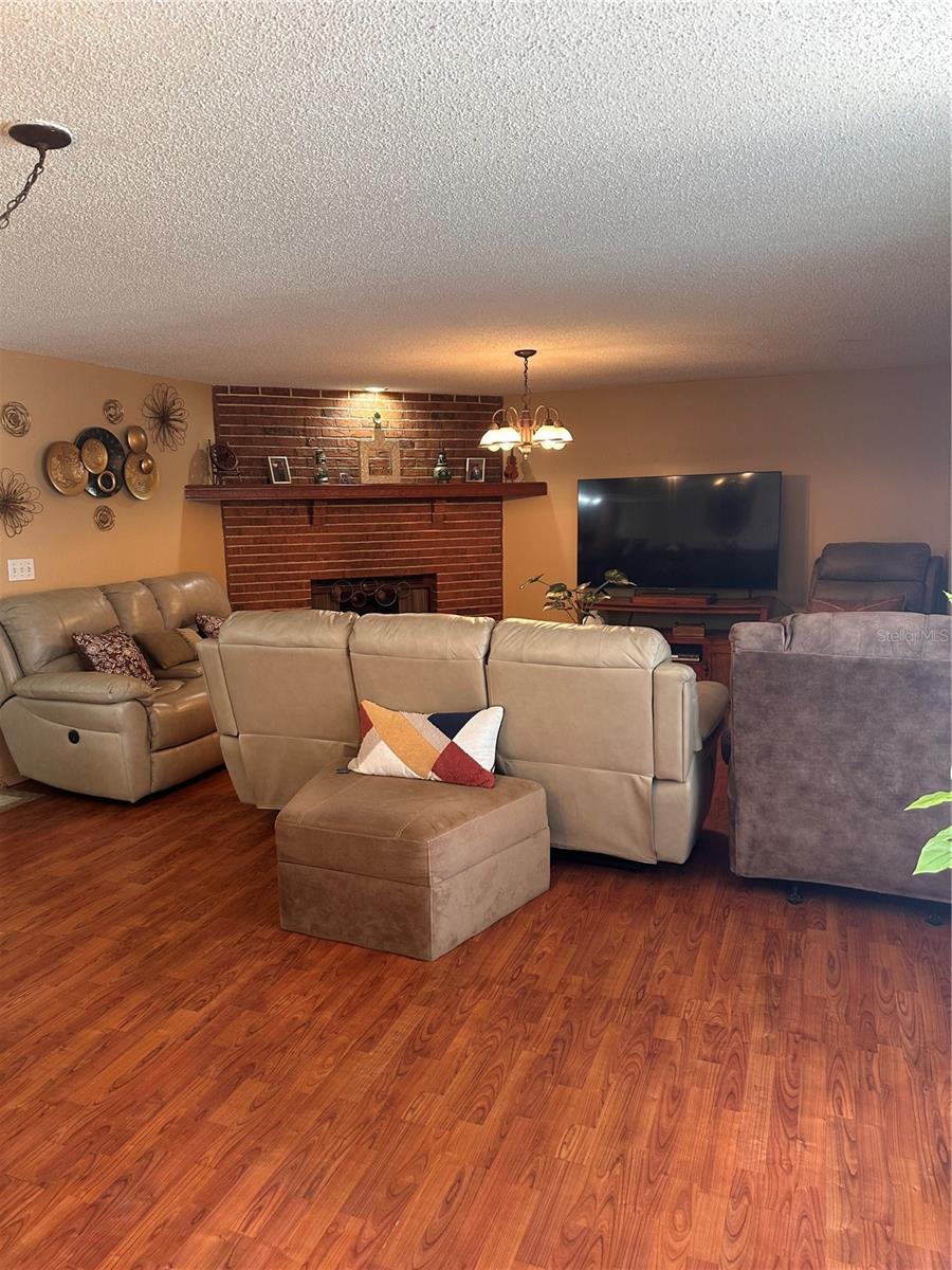 8848 Oak, Tampa, FL 33615