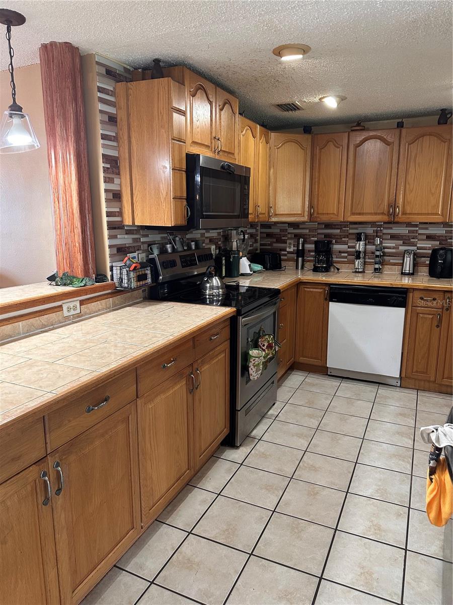 8848 Oak, Tampa, FL 33615