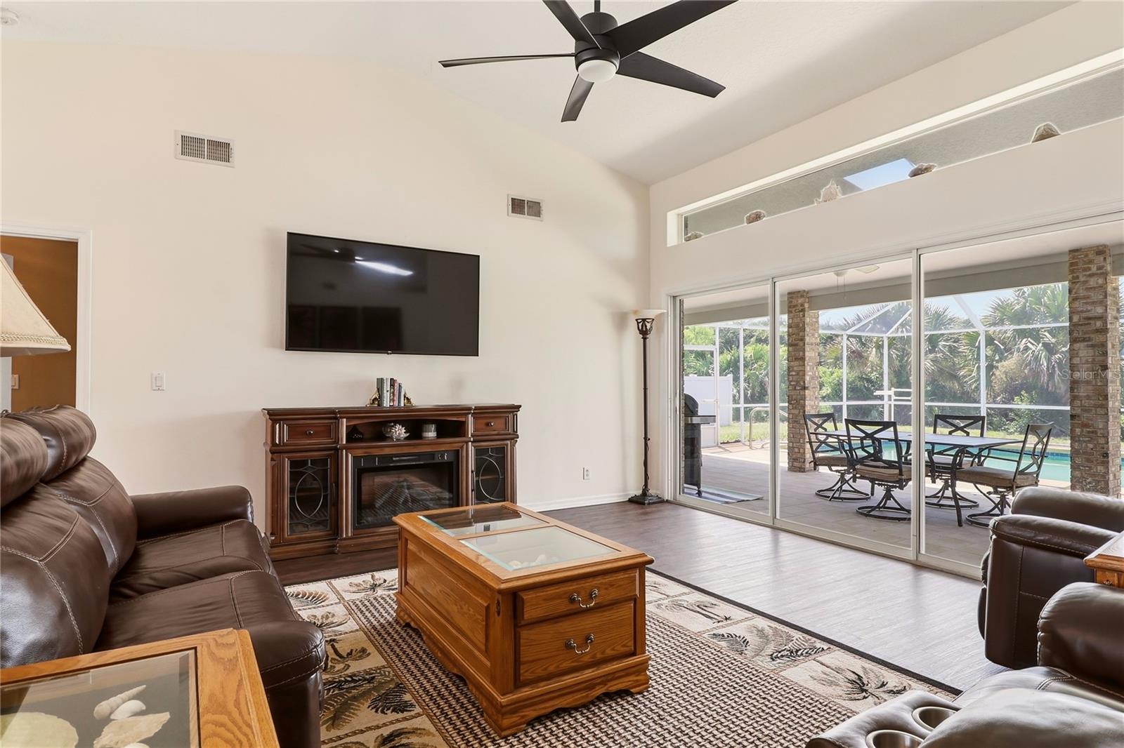 4 Beachside Dr, Palm Coast, FL 32137