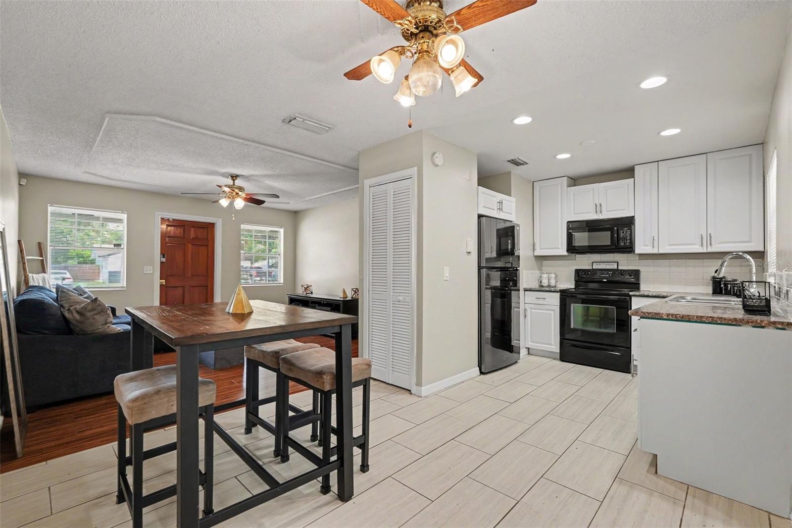 4419 Dolphin Dr, Tampa, FL 33617