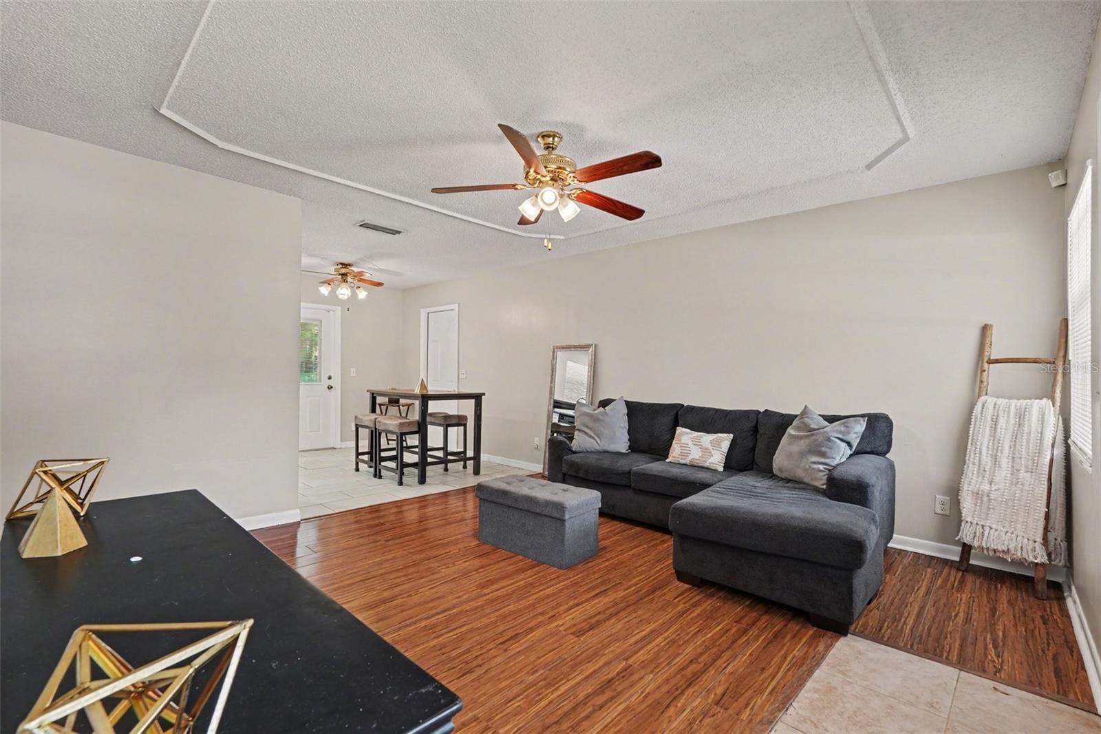 4419 Dolphin Dr, Tampa, FL 33617