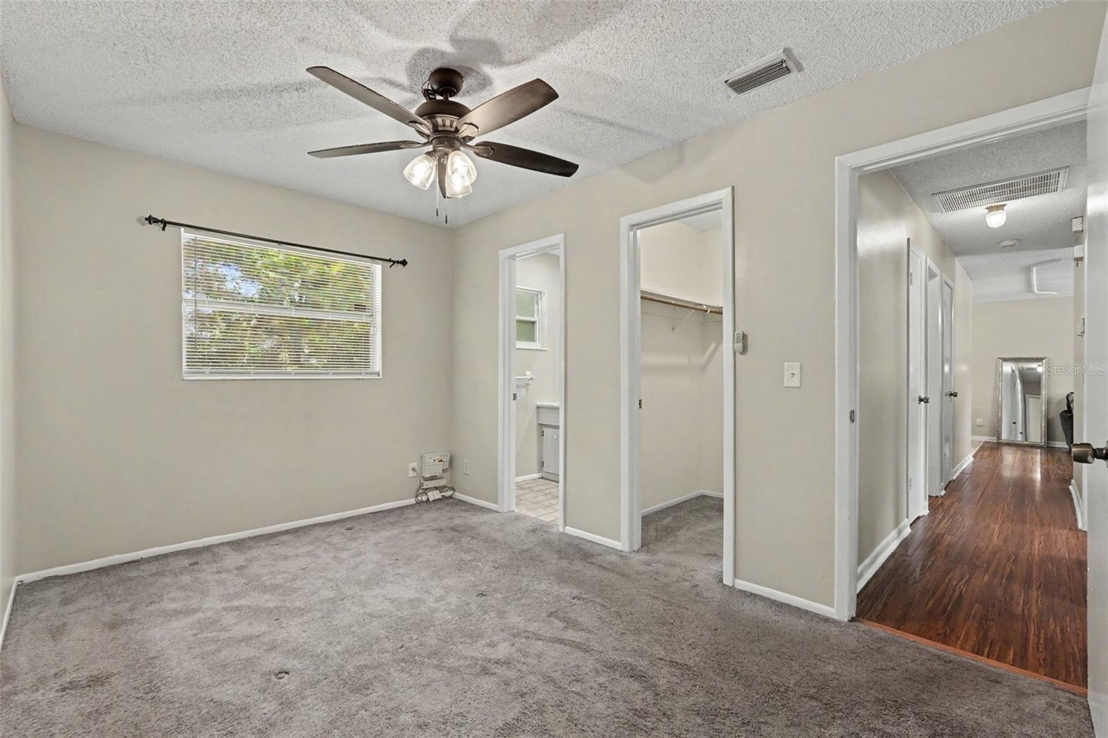 4419 Dolphin Dr, Tampa, FL 33617