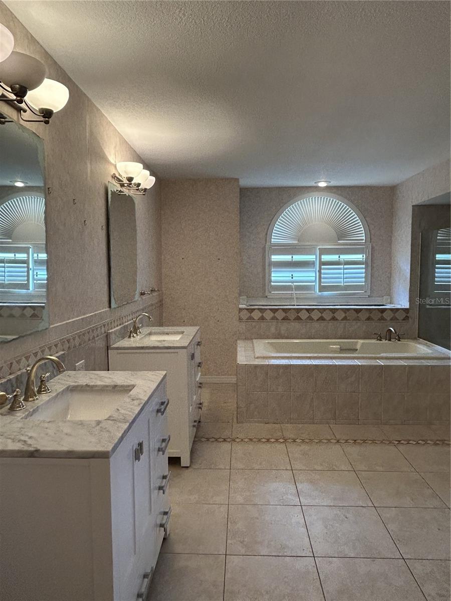 1612 Gulf Beach, Tarpon Springs, FL 34689