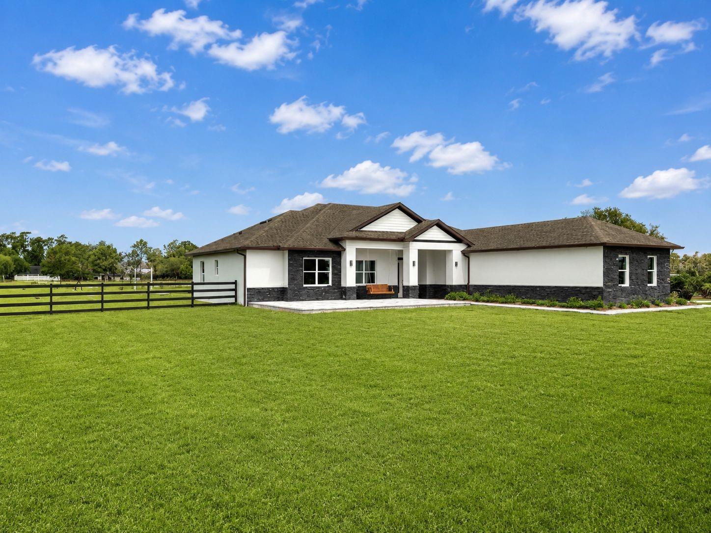 29121 Can Do, Tavares, FL 32778