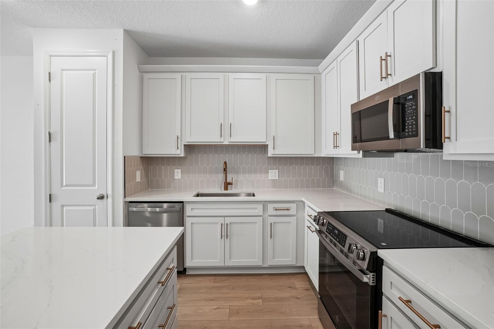 7556 Deer Valley Circle, Tampa, FL 33635