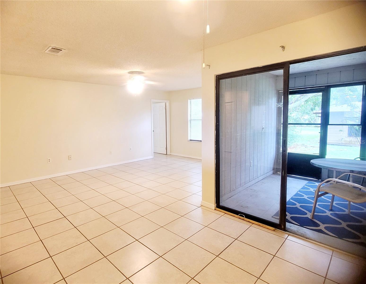 5323 11th St, Bradenton, FL 34203