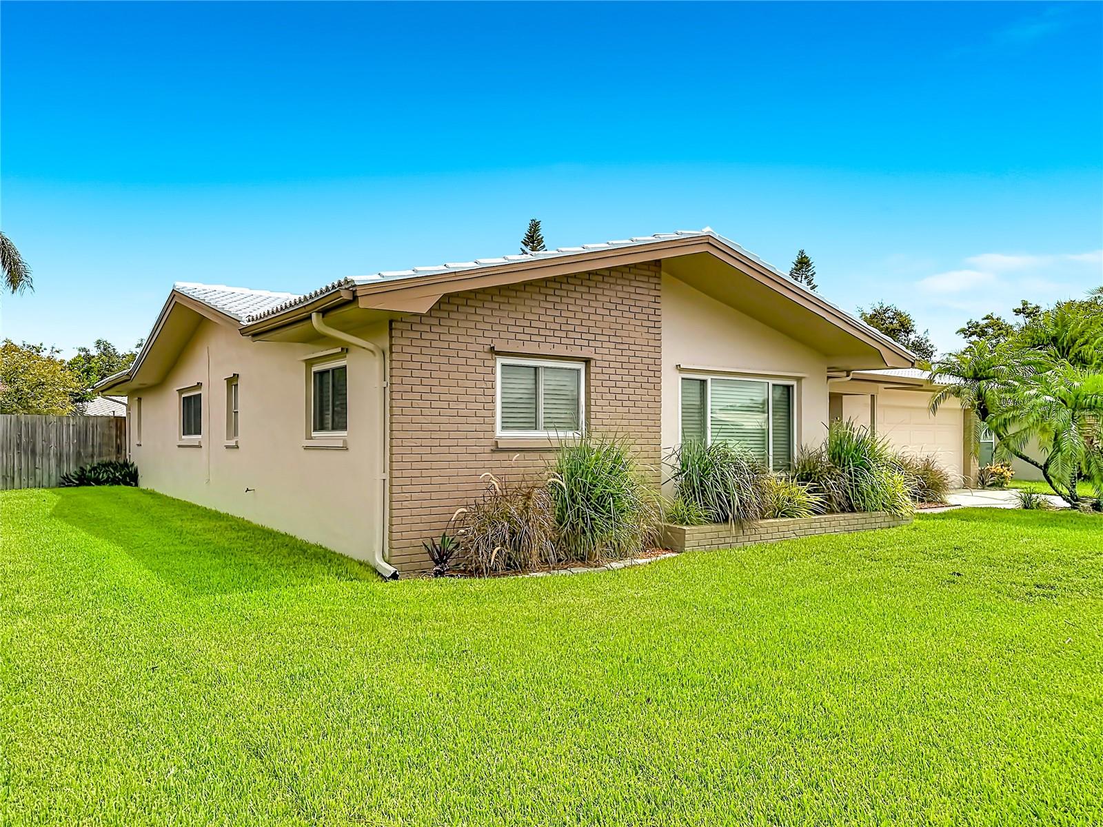 2178 Waterside, Clearwater, FL 33764