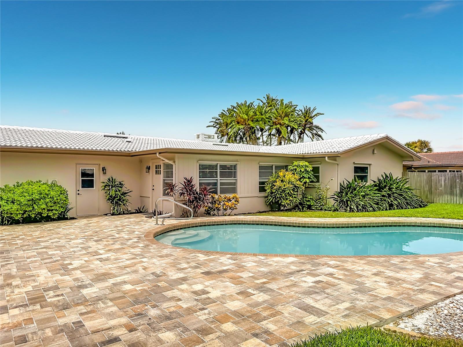2178 Waterside, Clearwater, FL 33764