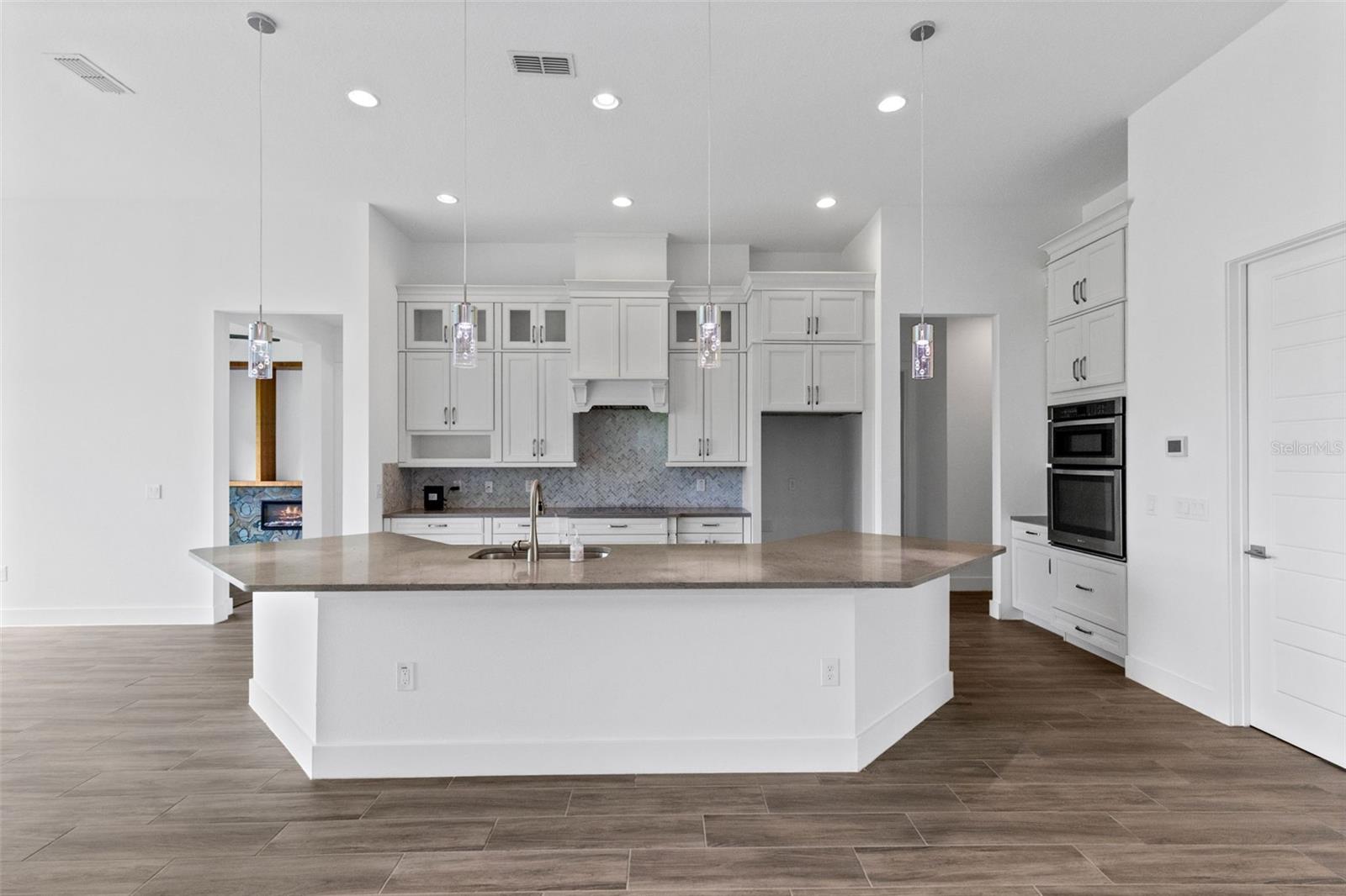 25858 Crossings Bluff, Sorrento, FL 32776