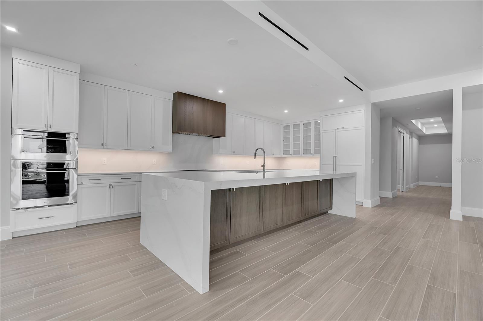 70 Avenida Veneccia Unit 204, Sarasota, FL 34242