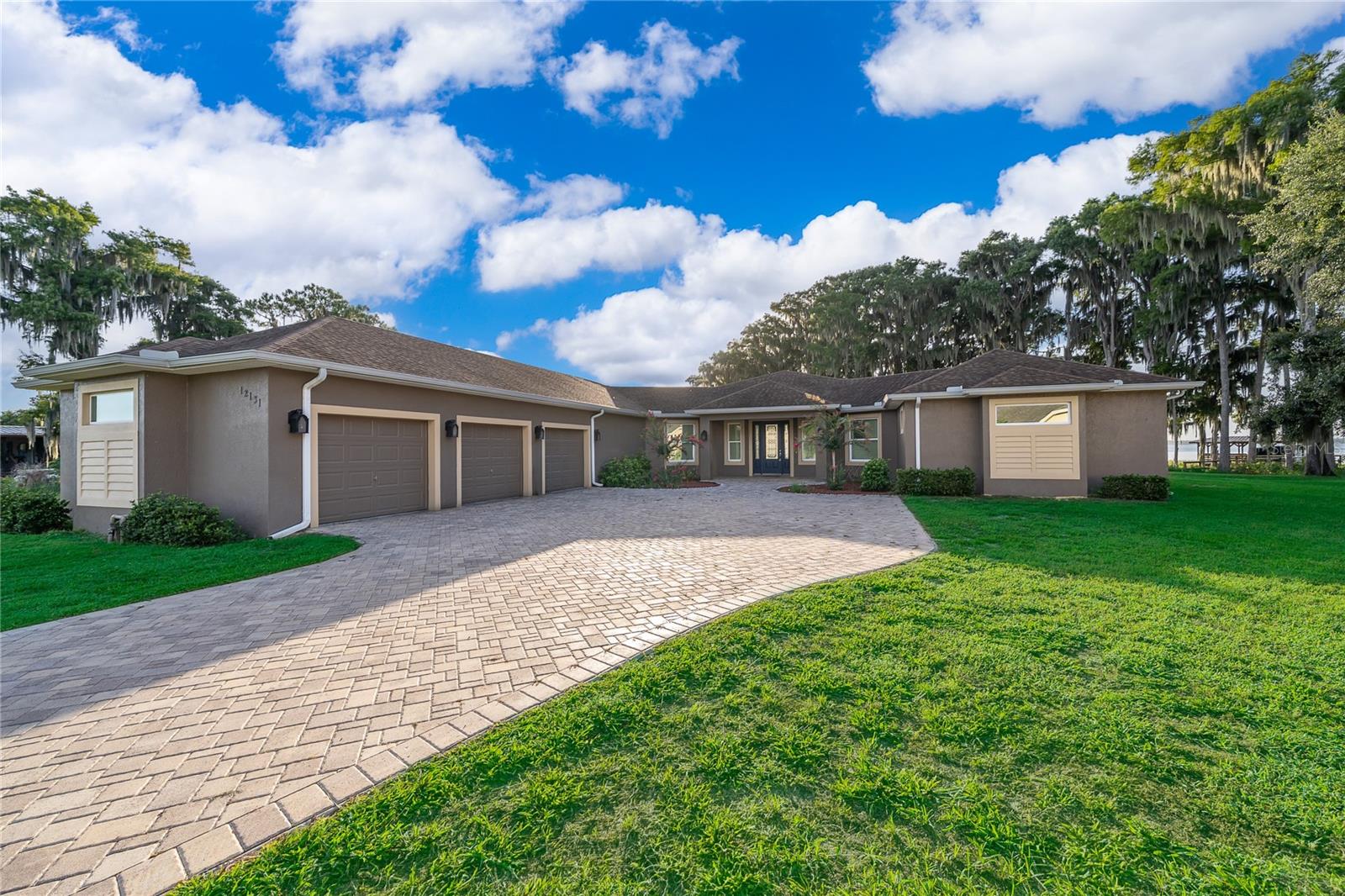 12131 Eagles Point, Grand Island, FL 32735