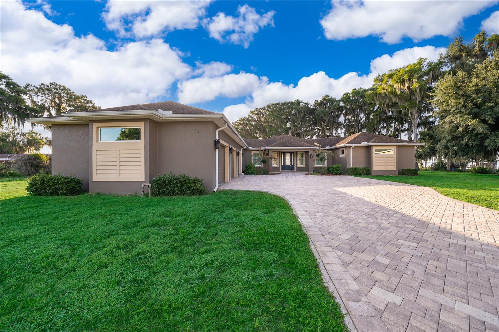 12131 Eagles Point, Grand Island, FL 32735