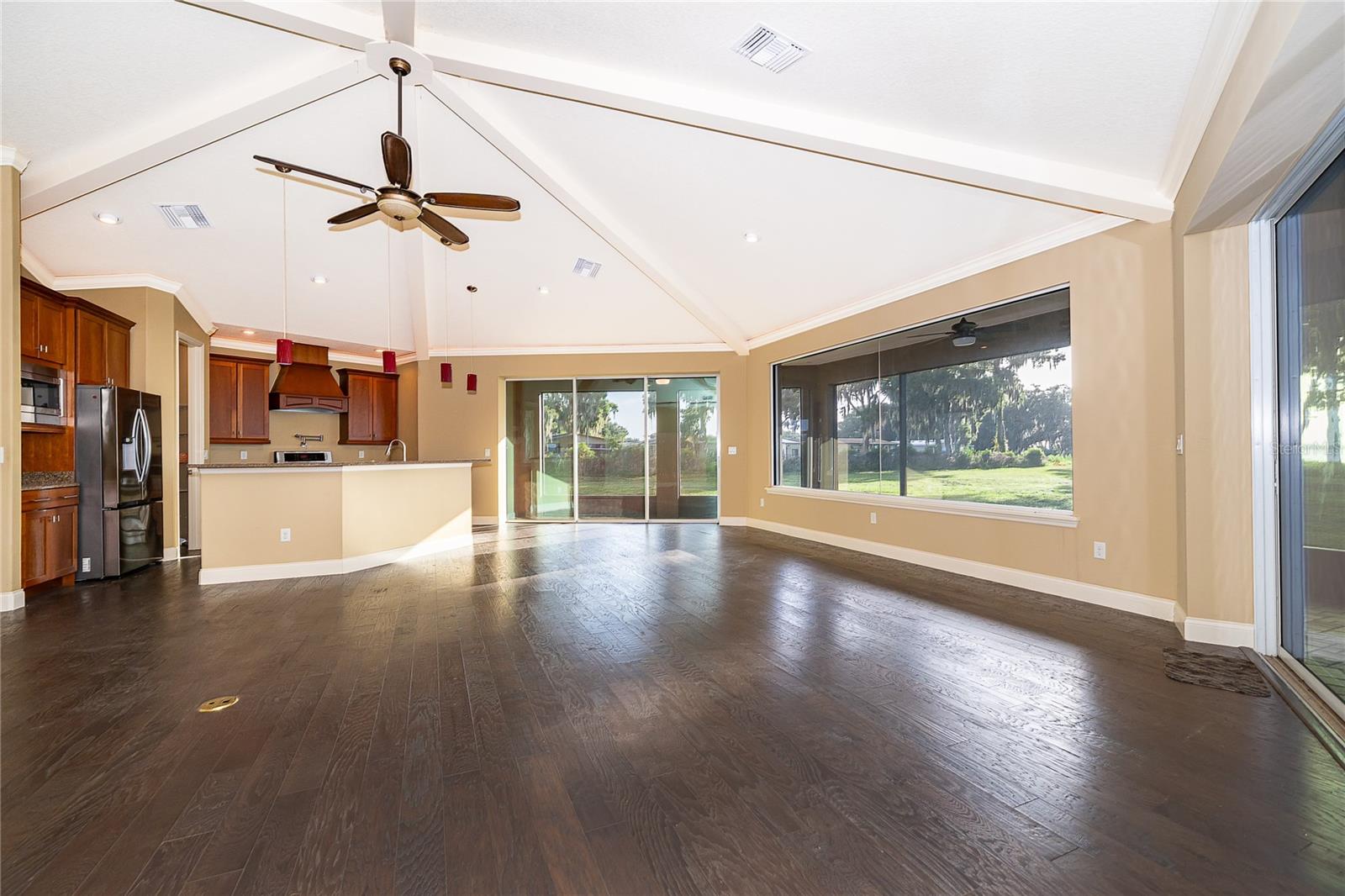 12131 Eagles Point, Grand Island, FL 32735