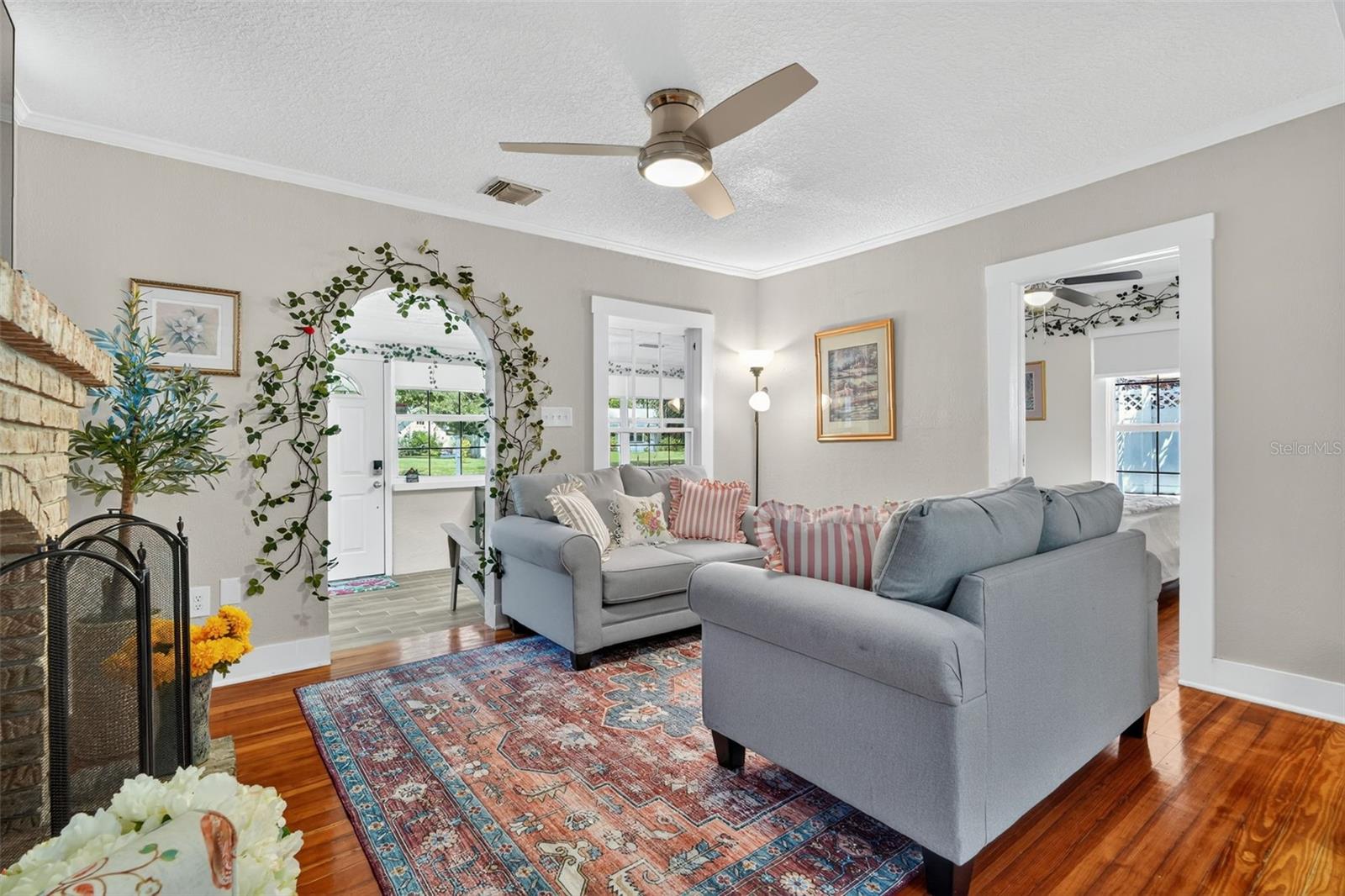 418 10th, Mount Dora, FL 32757