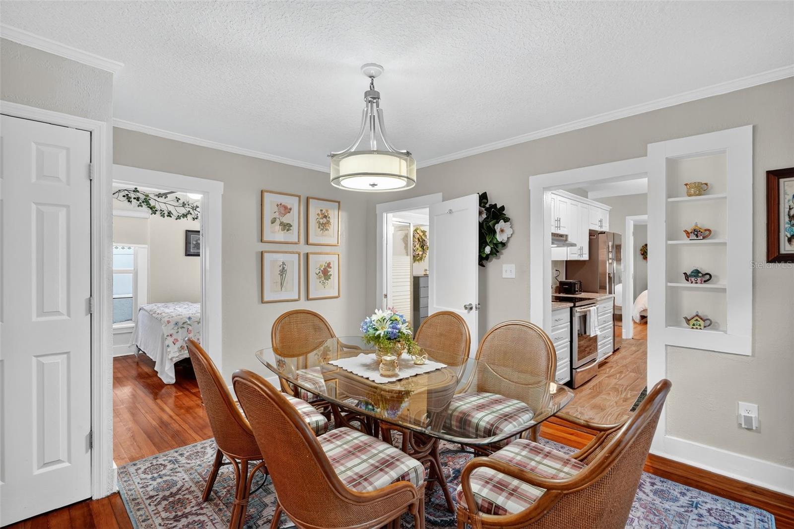 418 10th, Mount Dora, FL 32757