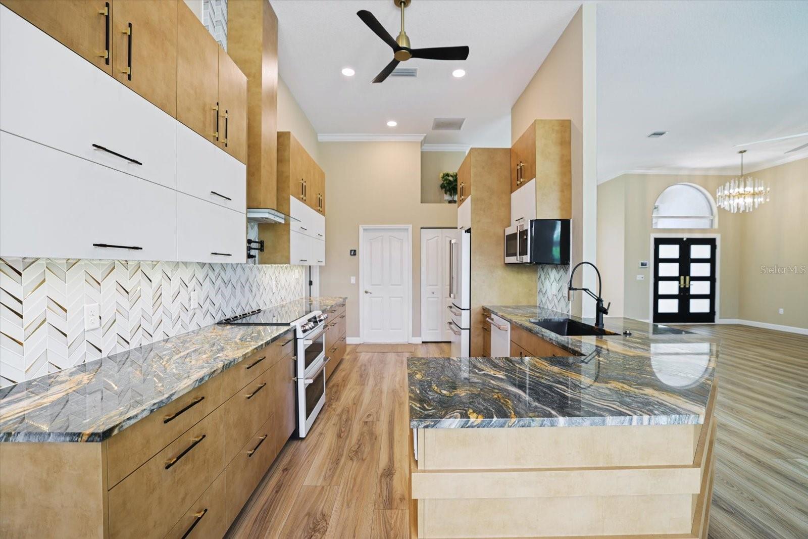567 Lake of the Woods, Venice, FL 34293