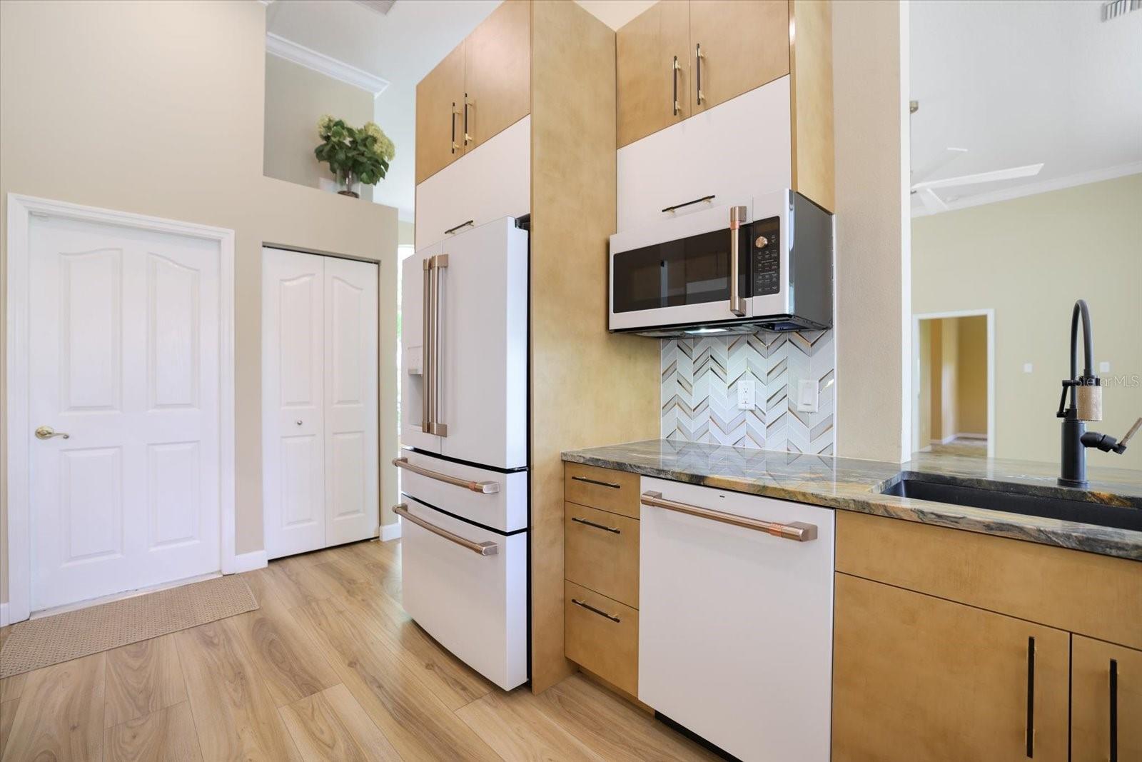 567 Lake of the Woods, Venice, FL 34293