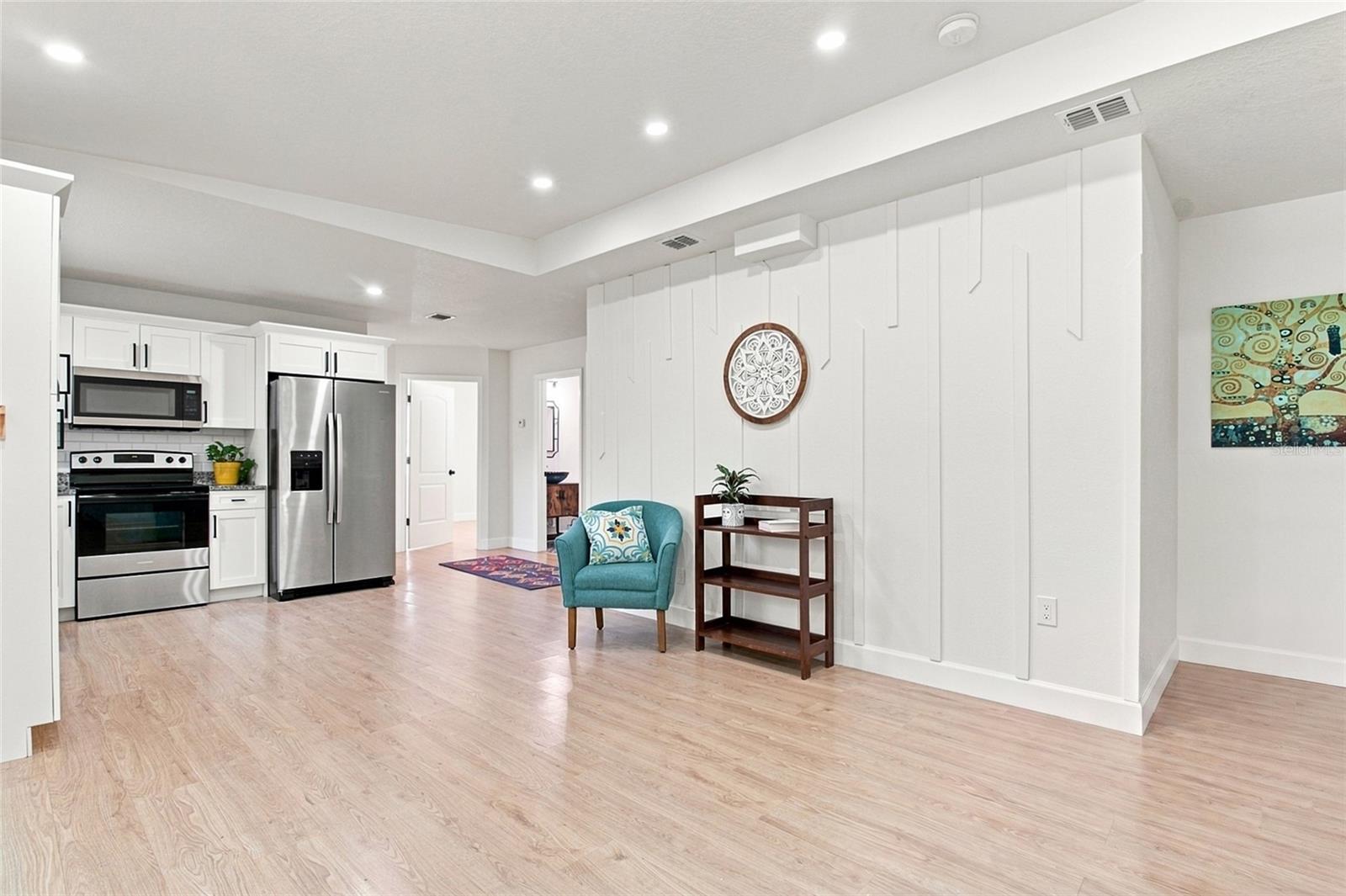 2004 Broad, Tampa, FL 33610