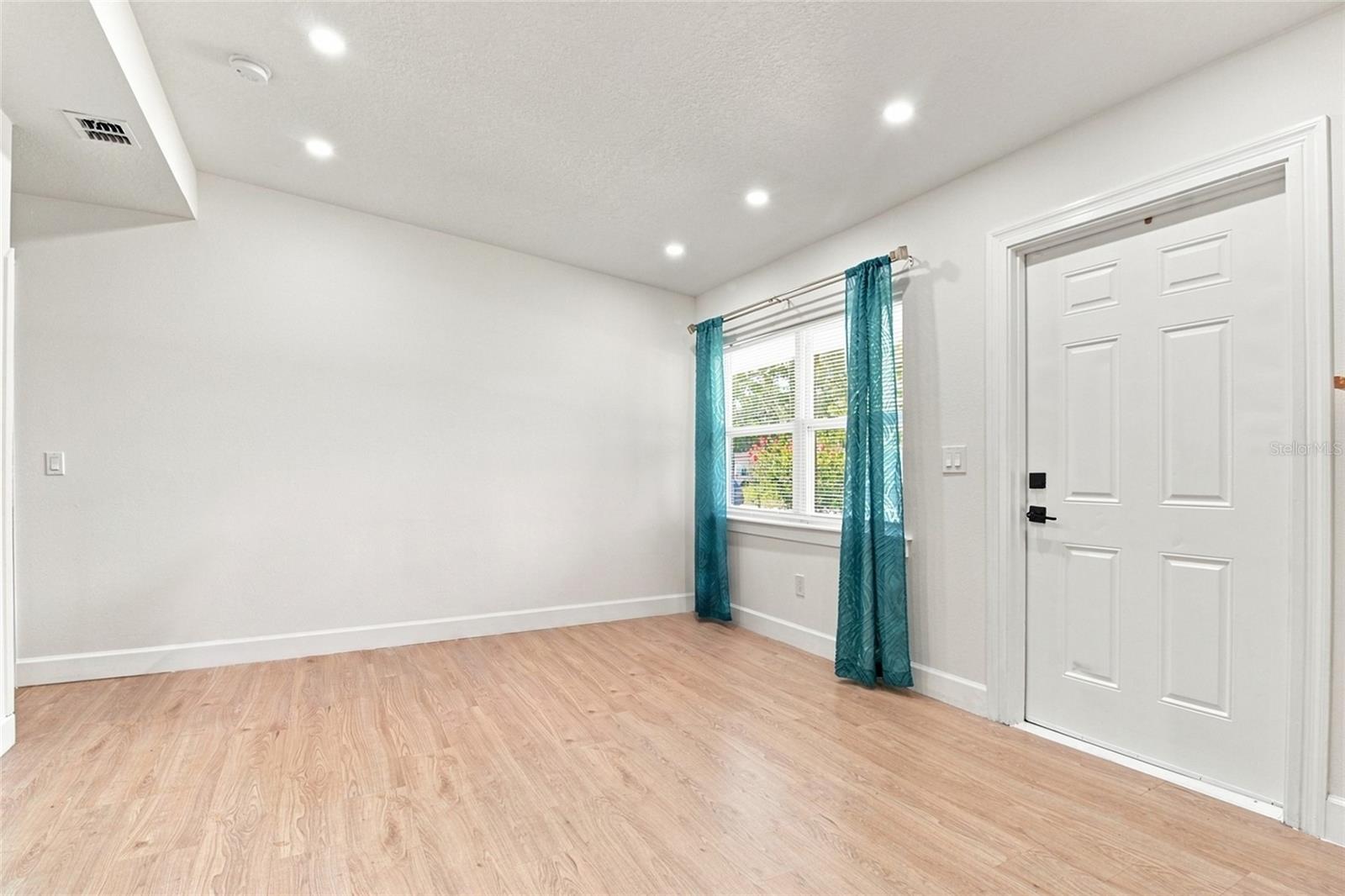2004 Broad, Tampa, FL 33610