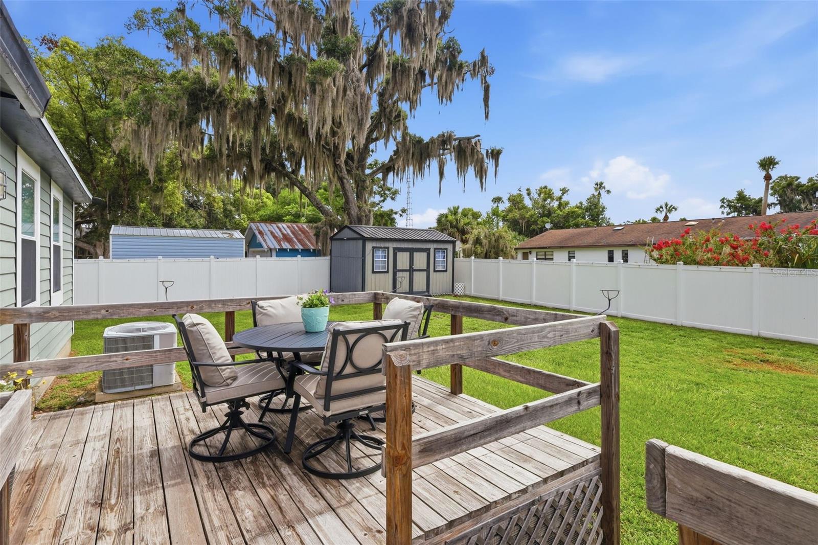 47 Davis, Umatilla, FL 32784