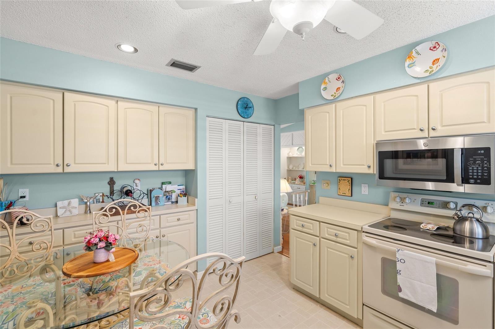 4562 Forest Wood Unit 15, Sarasota, FL 34241