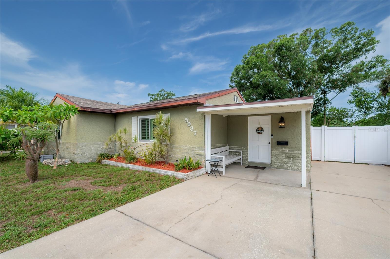 5937 13th, St Petersburg, FL 33710