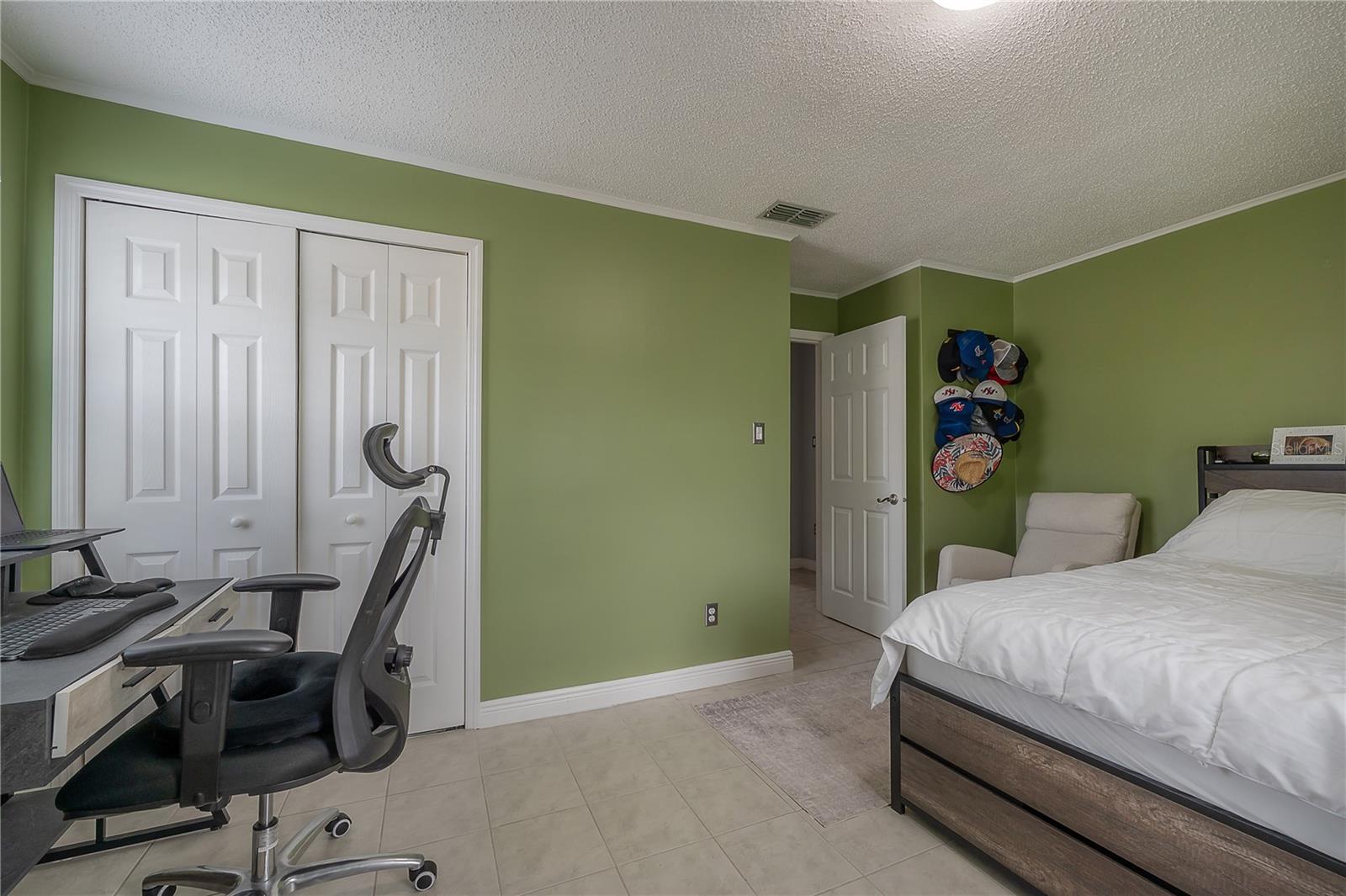 5937 13th, St Petersburg, FL 33710