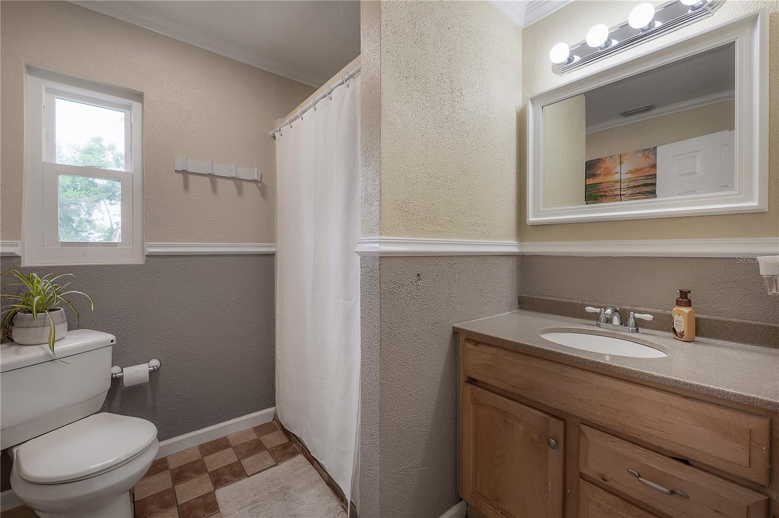 5937 13th, St Petersburg, FL 33710