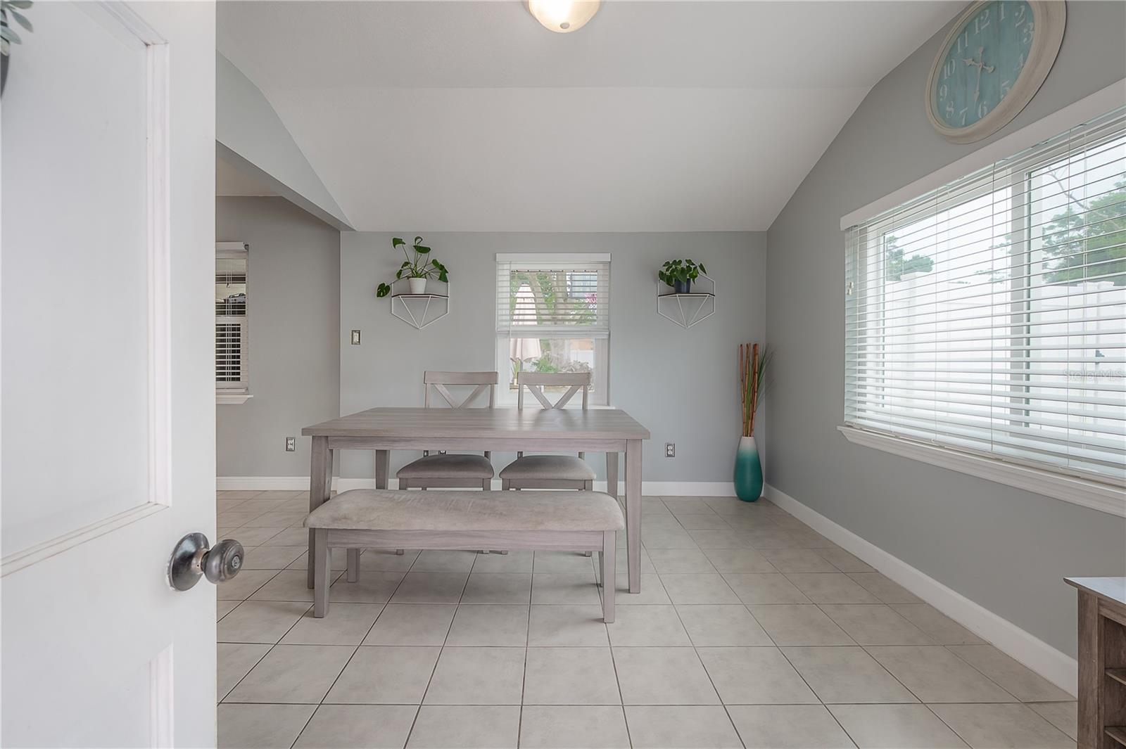 5937 13th, St Petersburg, FL 33710