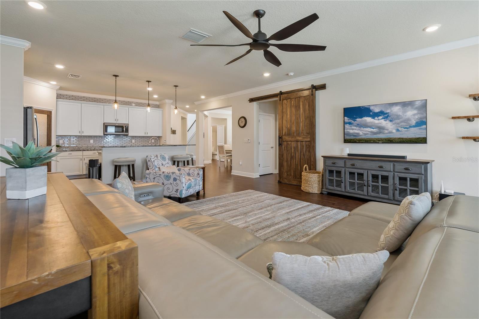 597 Ozona Village, Palm Harbor, FL 34683