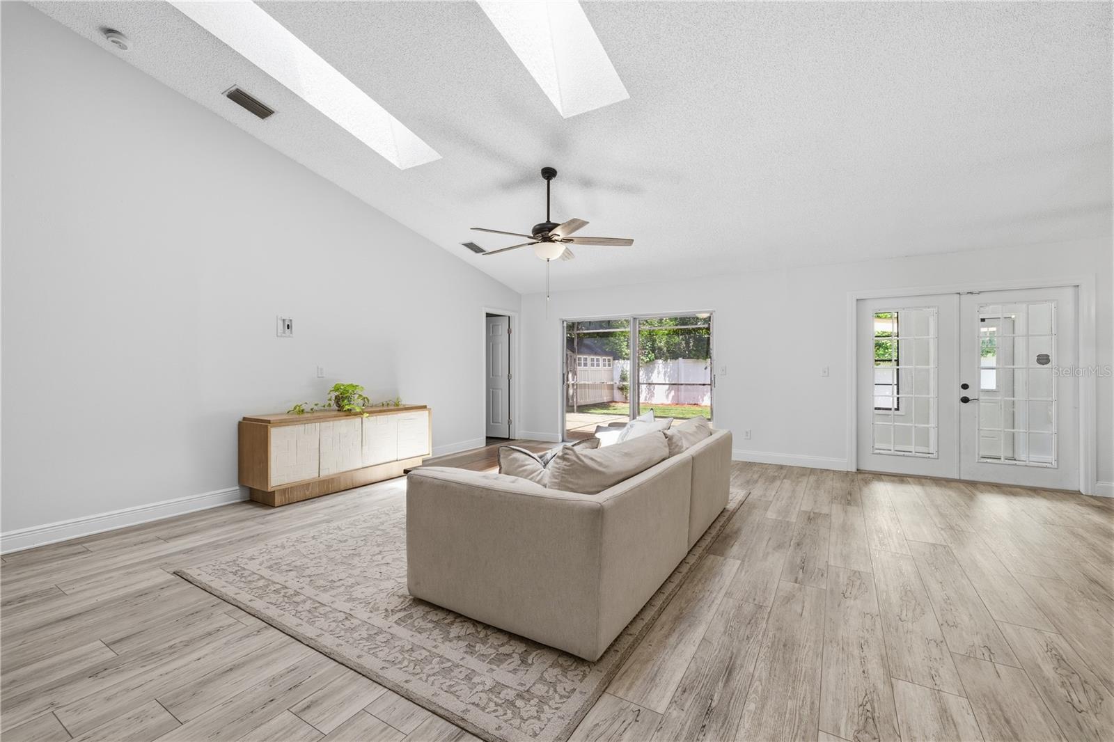 1570 Club, Tarpon Springs, FL 34689