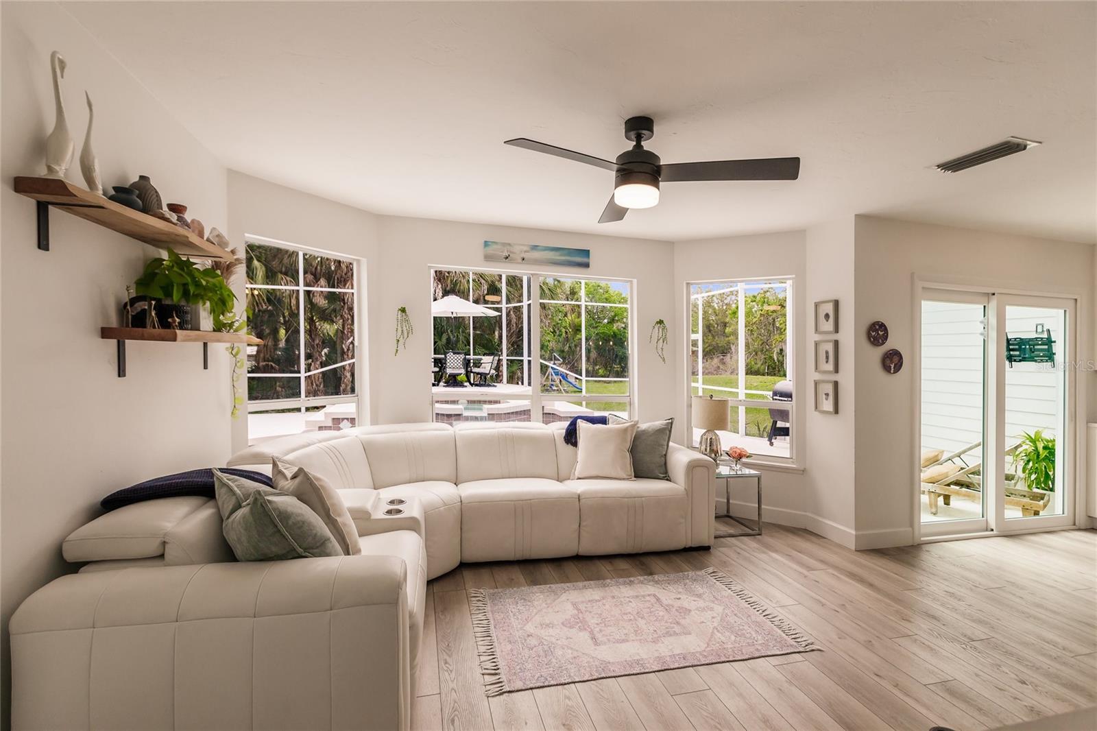 1587 Firethorne Lakes, Sarasota, FL 34240