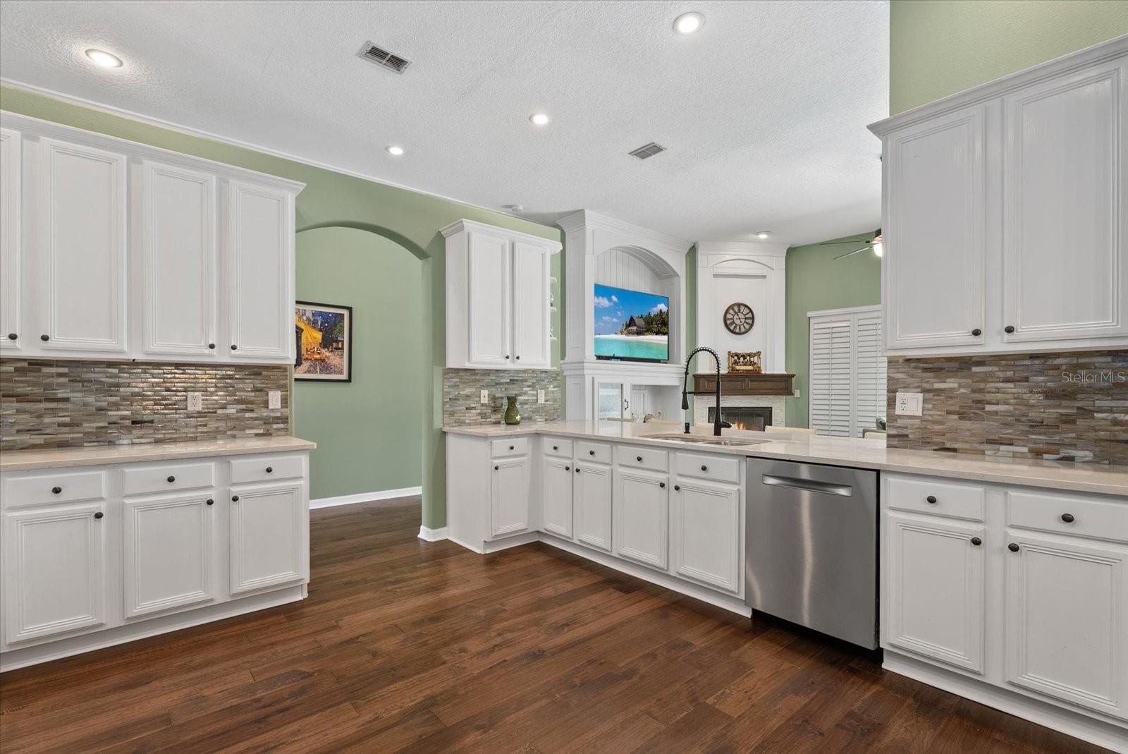 9145 Highland Ridge Way, Tampa, FL 33647