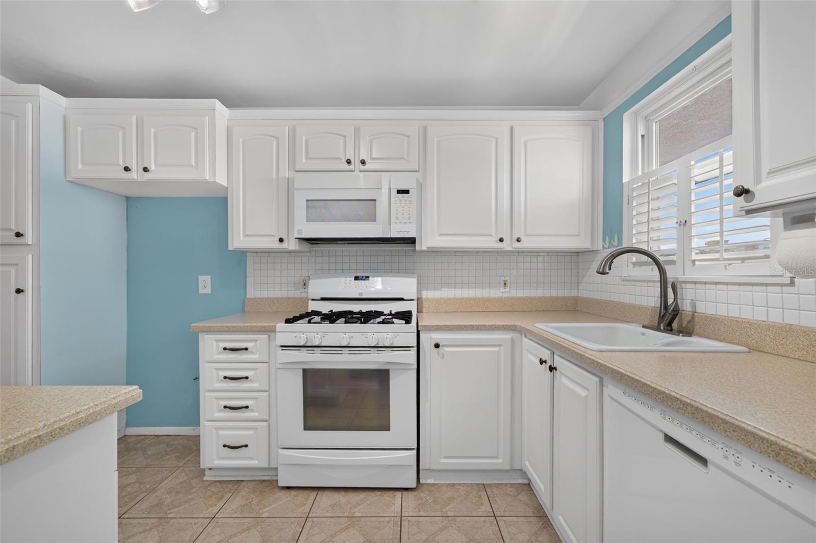 6025 Shore Unit 602, Gulfport, FL 33707