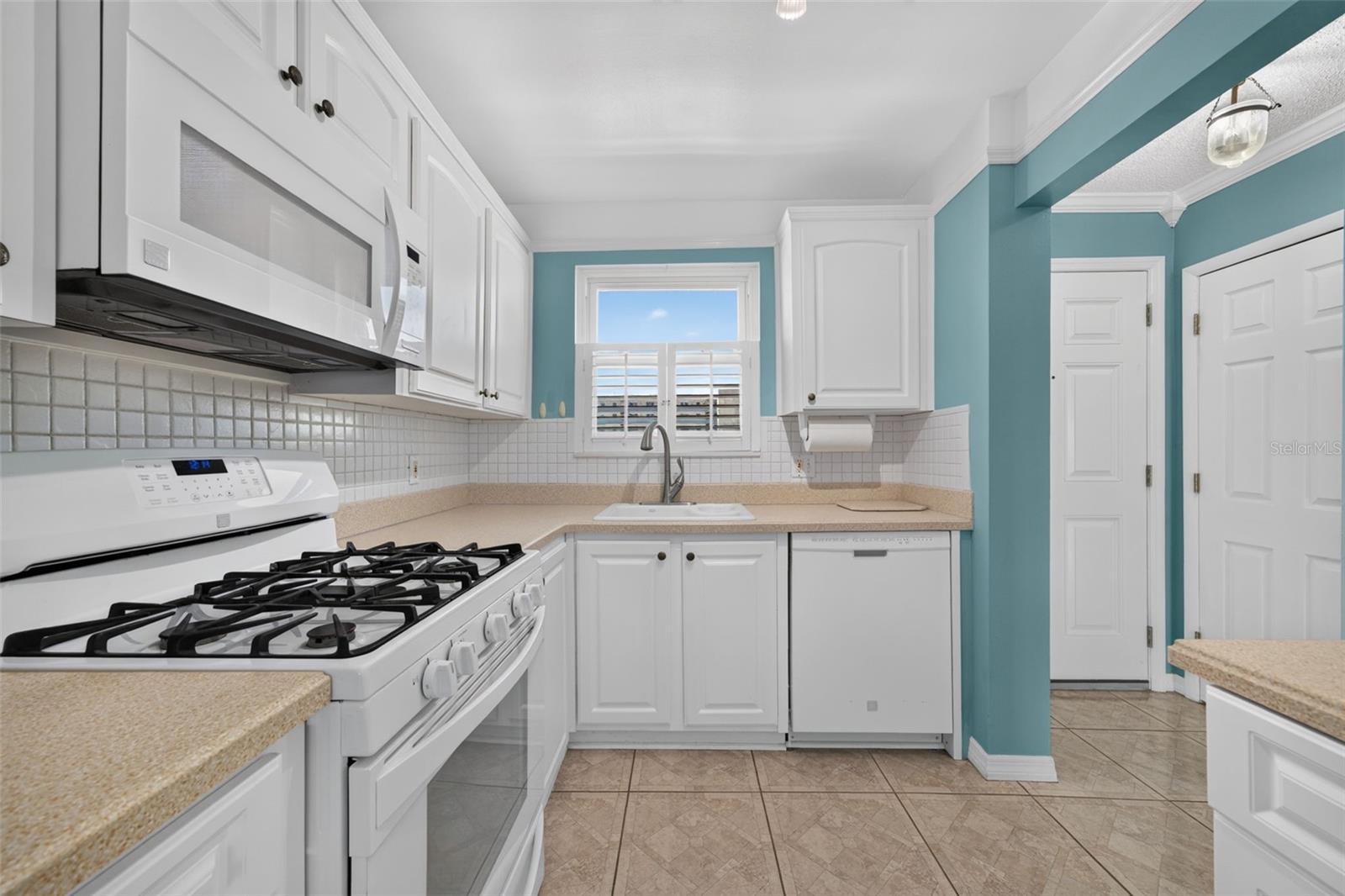 6025 Shore Unit 602, Gulfport, FL 33707