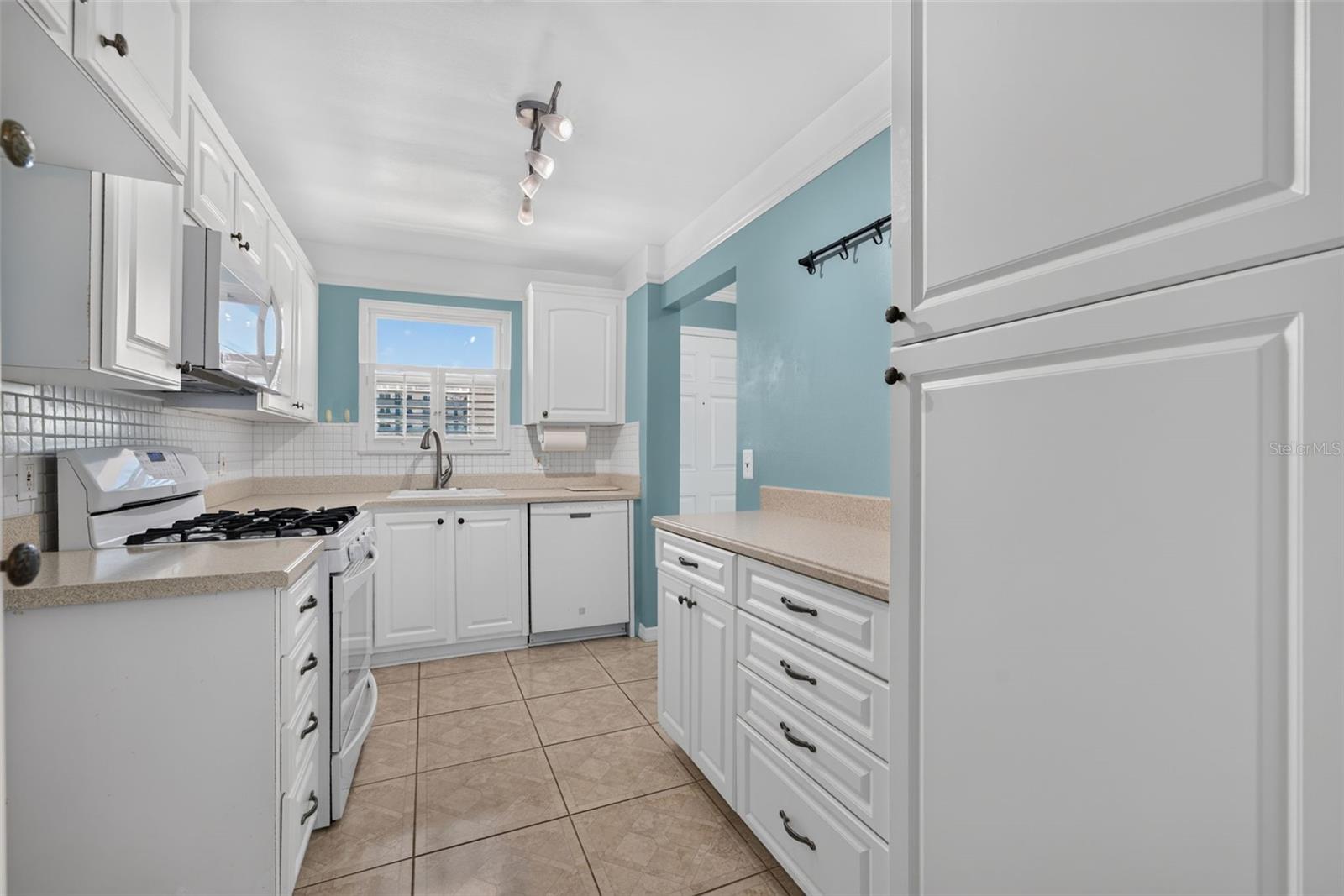 6025 Shore Unit 602, Gulfport, FL 33707